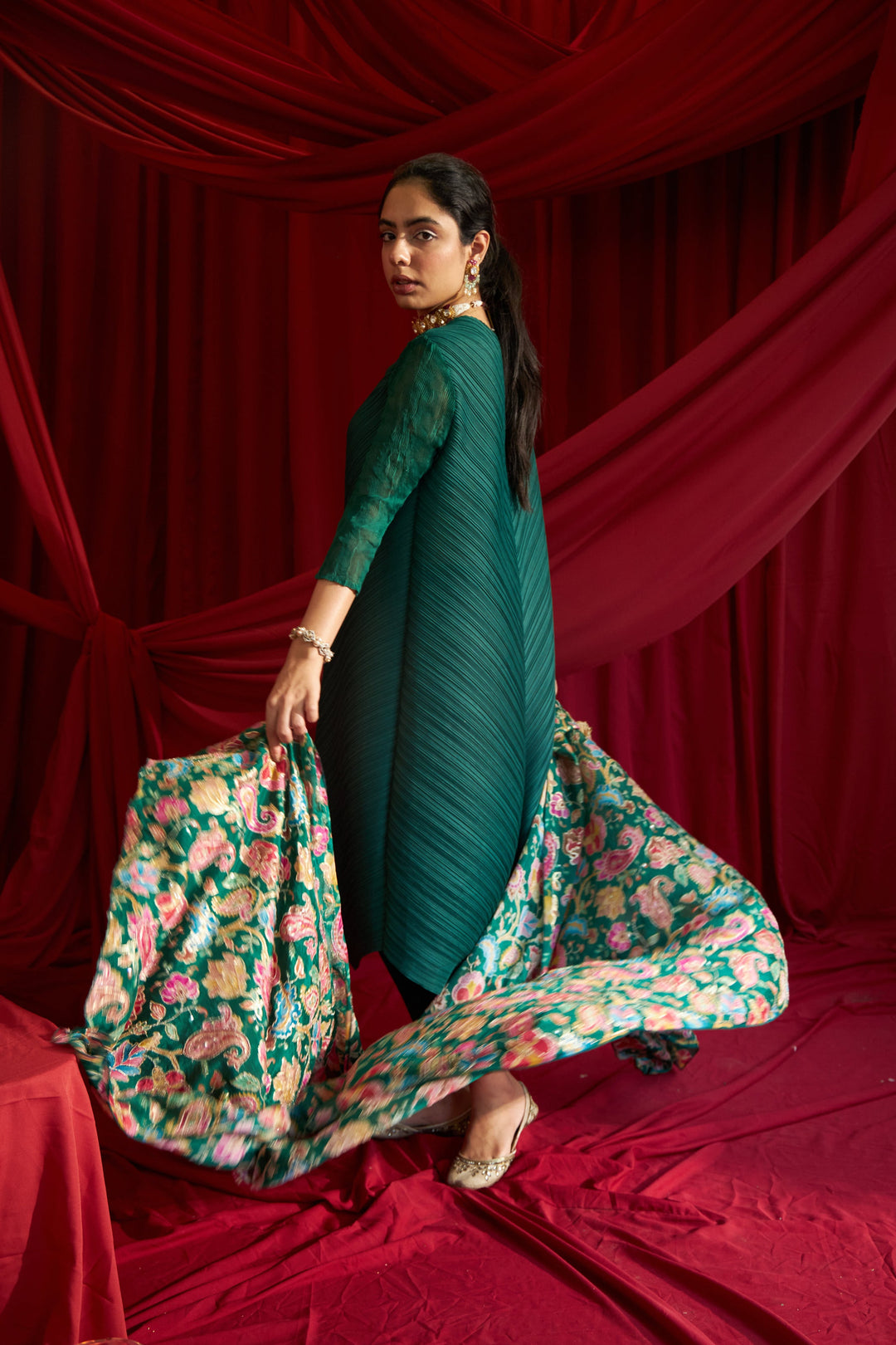 Potli Button Tunic Set With Dupatta - Green