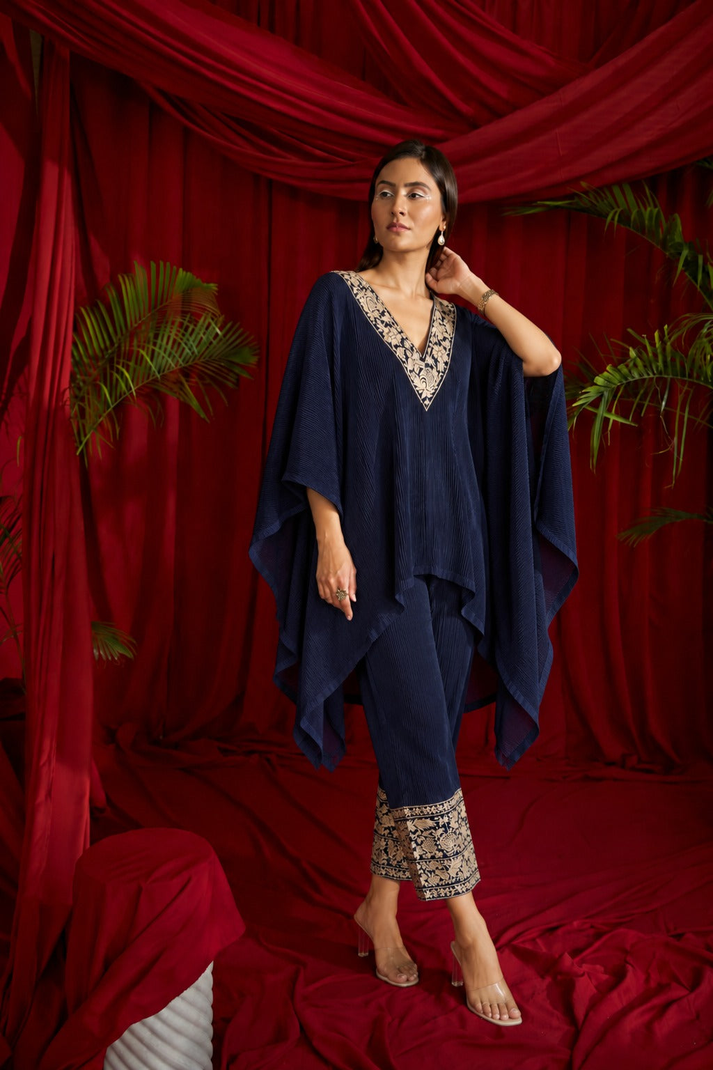 Gara pleated V neck cape with pants - Blue