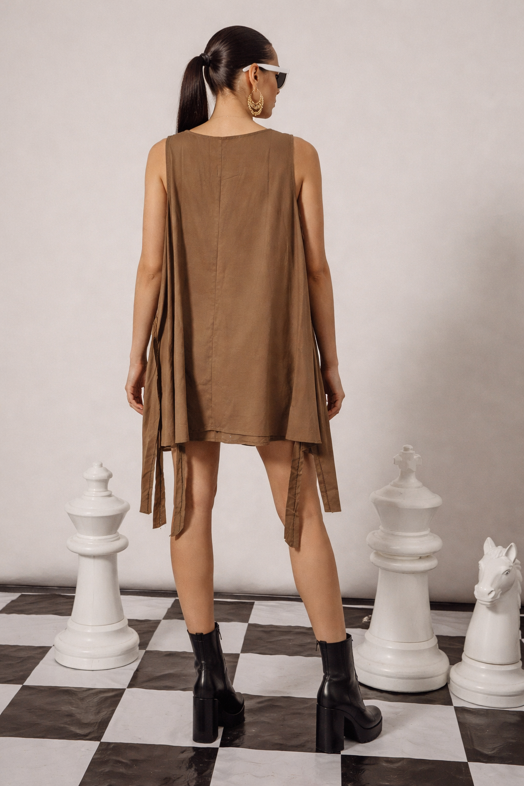 DAHLIA DISTRESSED TOP- BEIGE