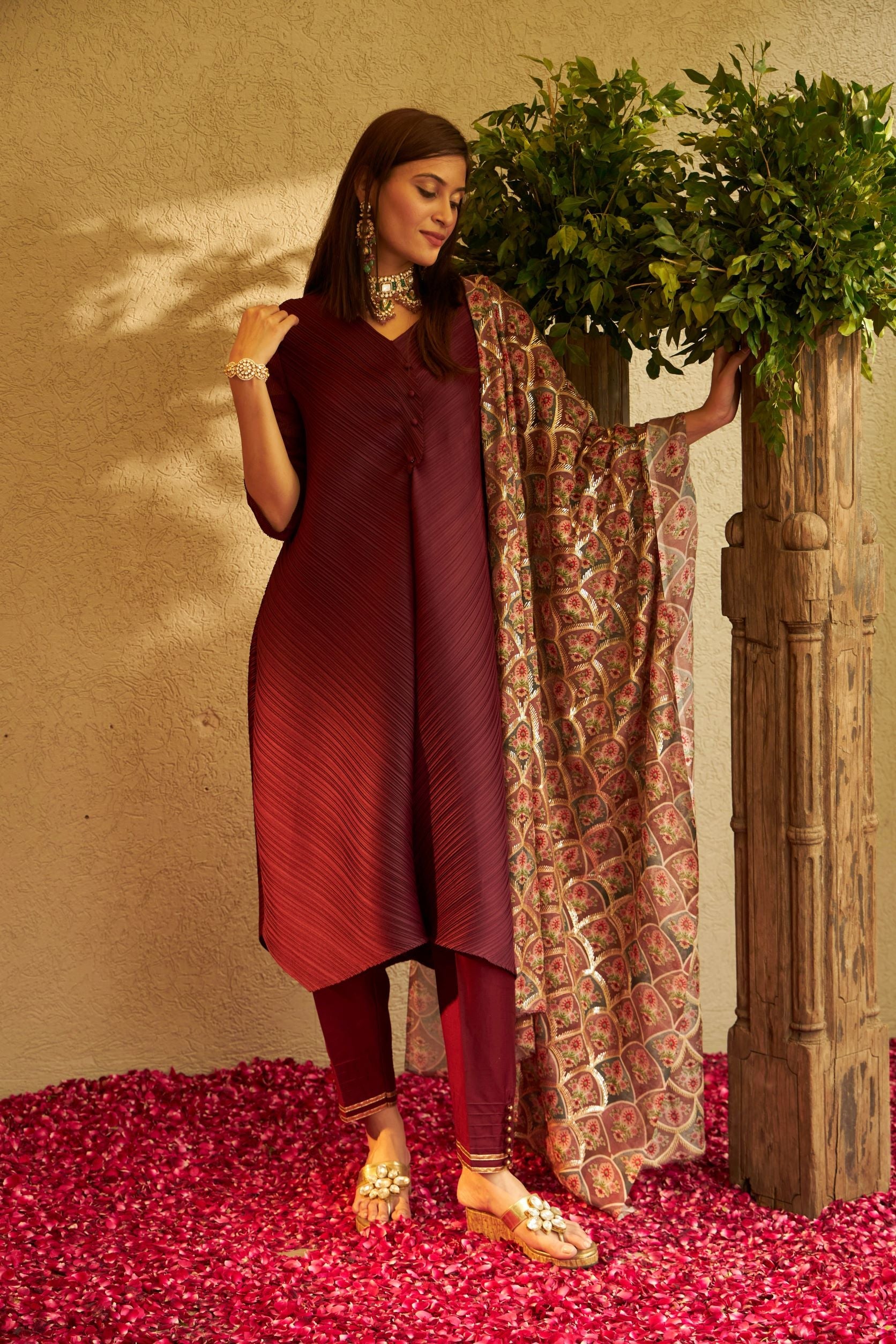 Potli Button Tunic Set With Dupatta - Maroon