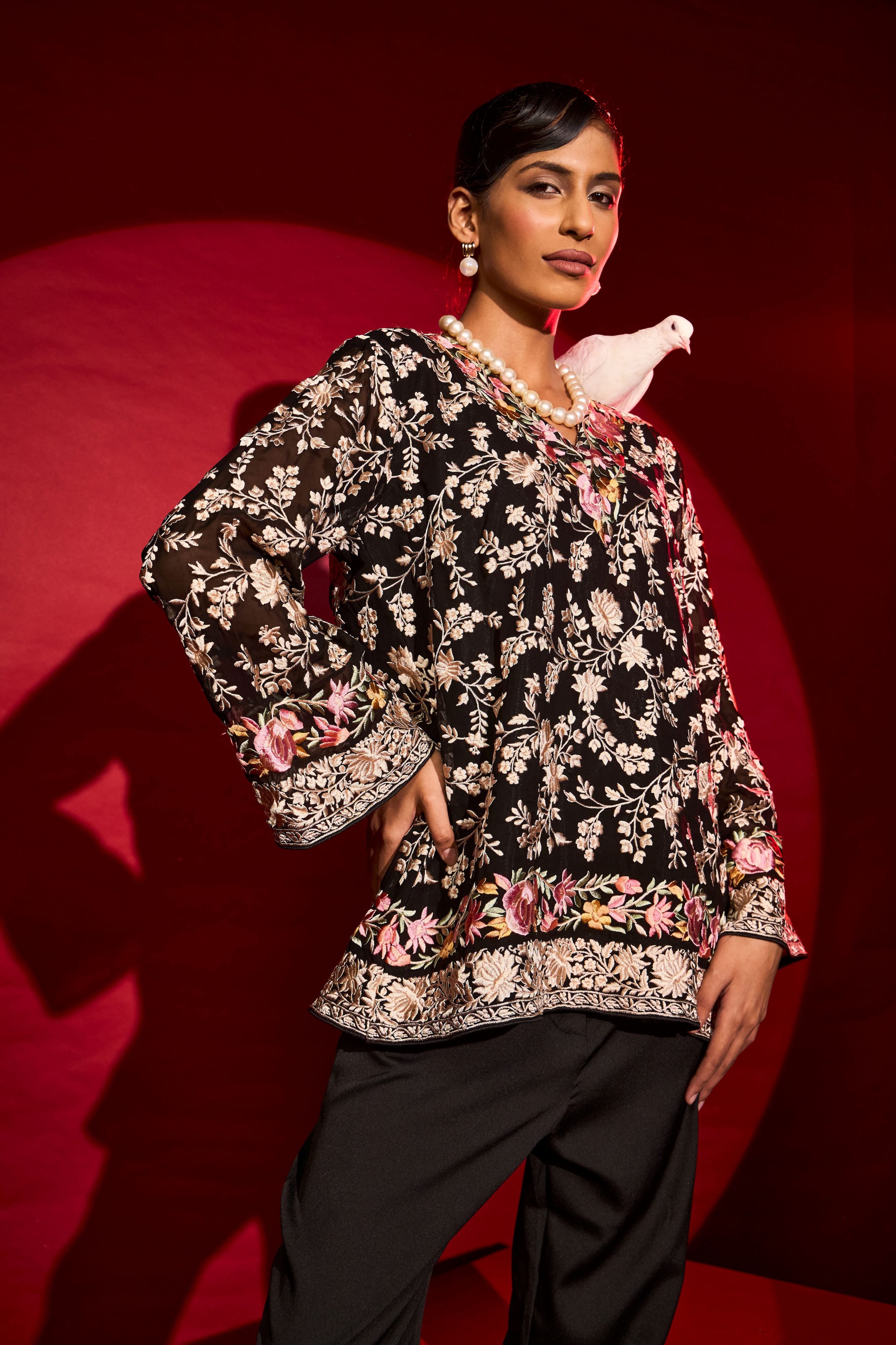 Reyna Gara V-Neck Top - Black