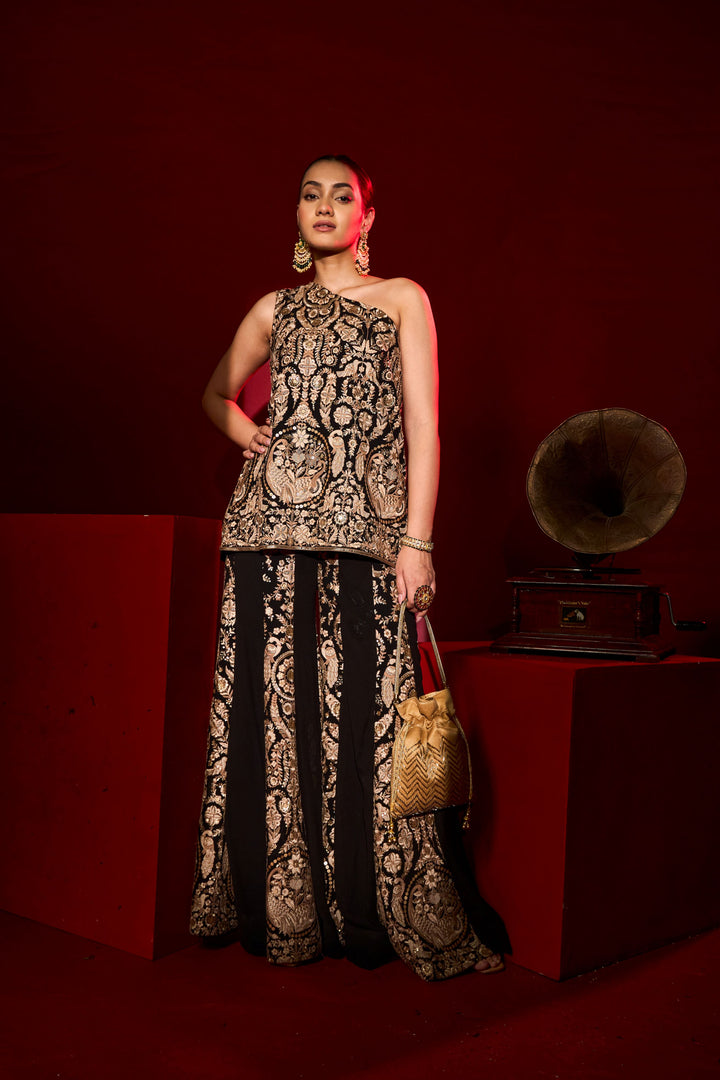 MW One-shoulder Cape Set - Black and Gold