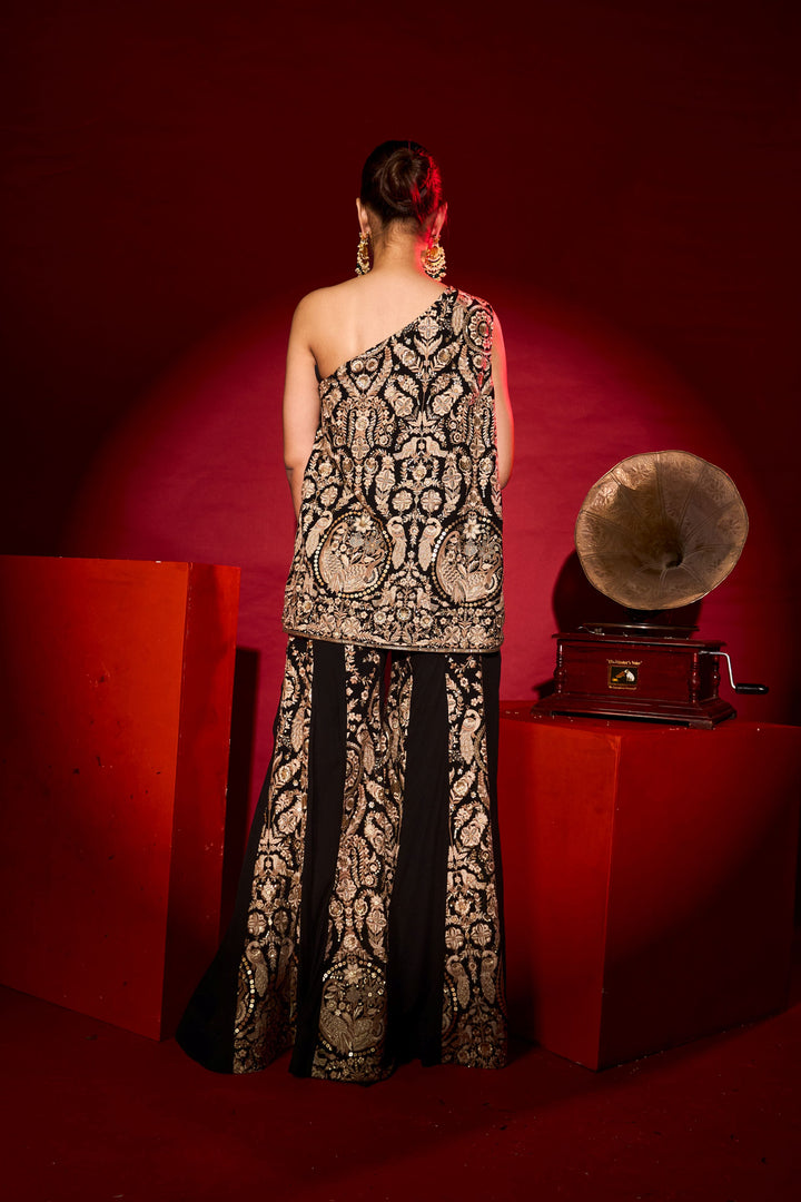 MW One-shoulder Cape Set - Black and Gold