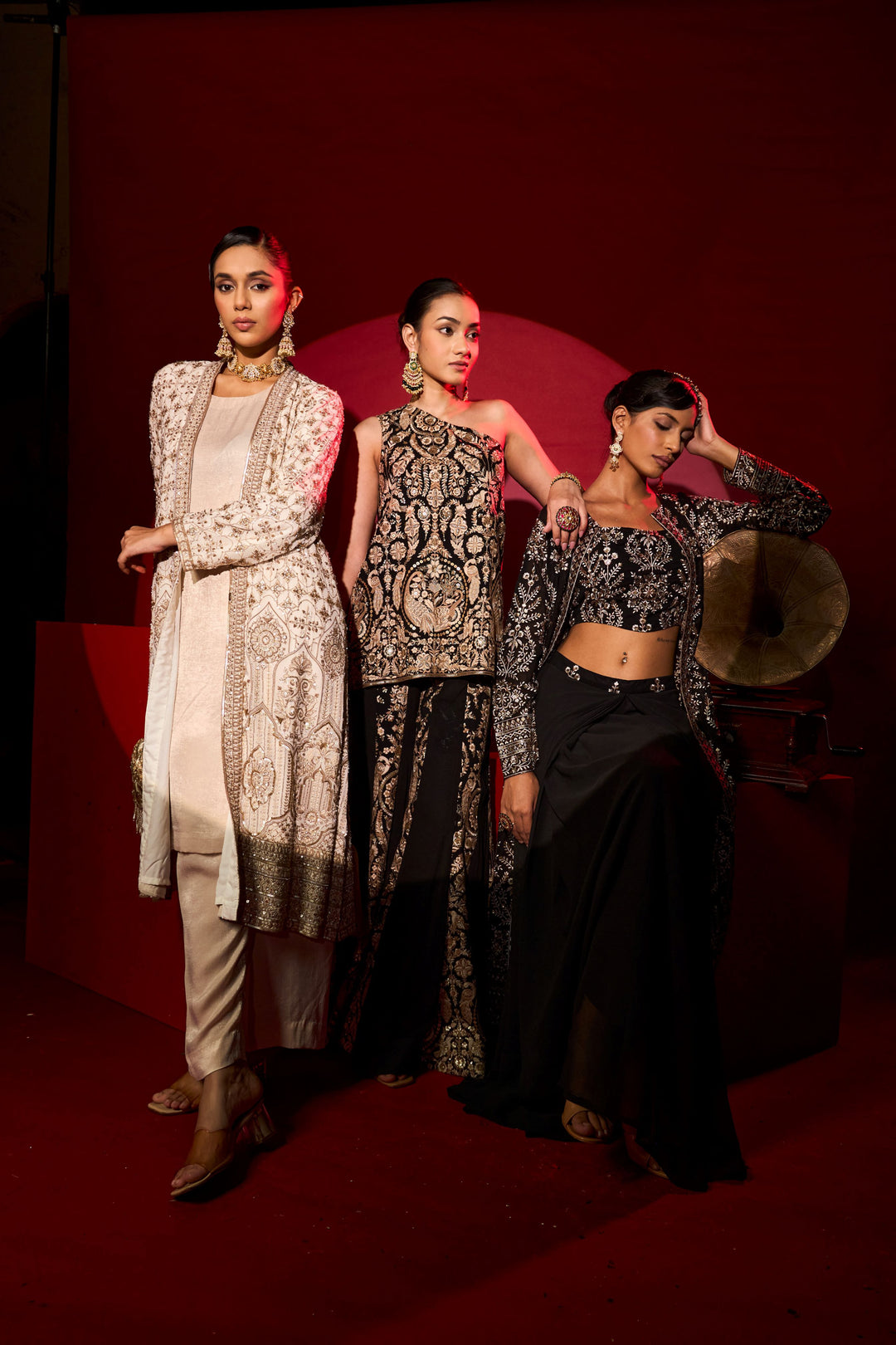 MW One-shoulder Cape Set - Black and Gold