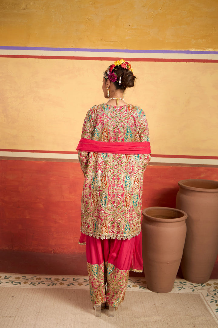 Elizey Paisley Embroidered Kurta Set - Pink