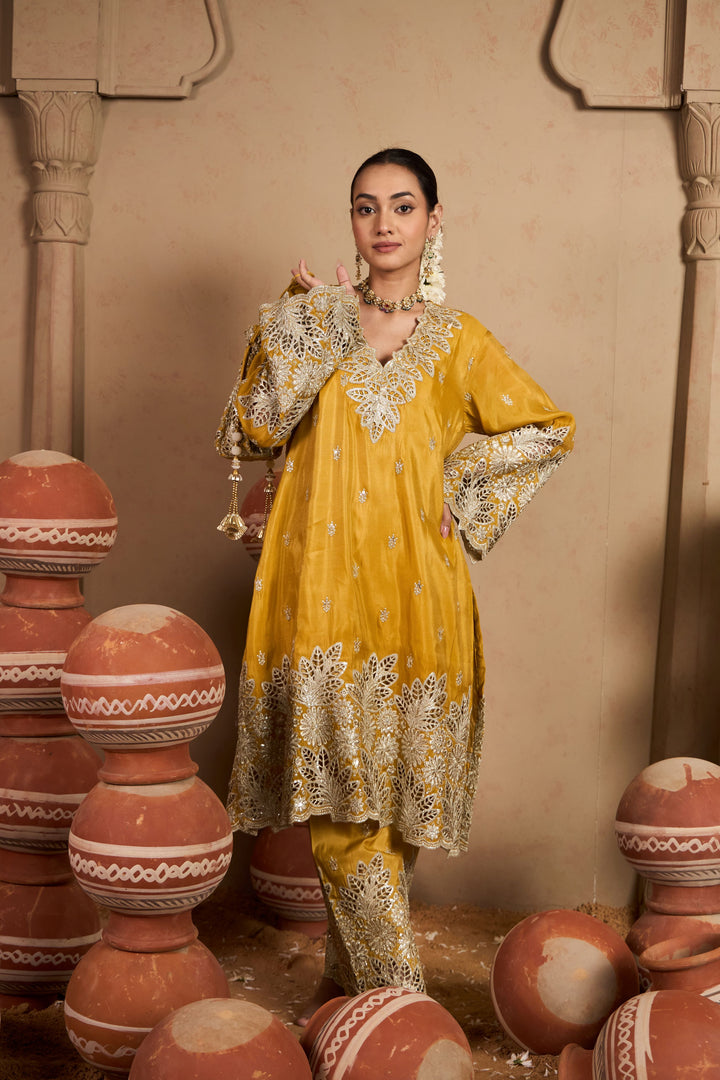 Aaina Ada Farshi Set - Sunheri