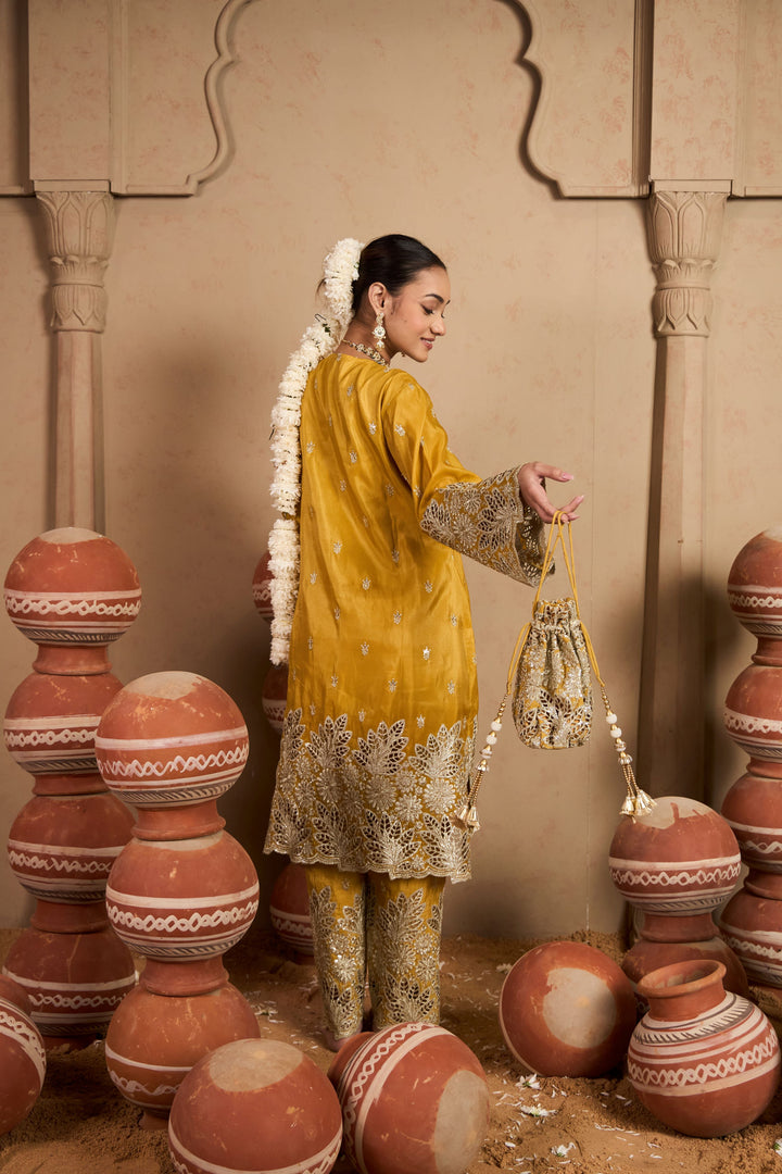 Aaina Ada Farshi Set - Sunheri