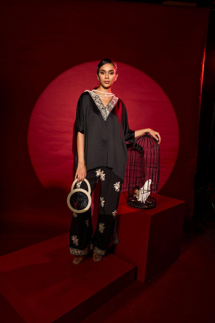 Reyna Gara V-Neck Top With Slit Pants - Black