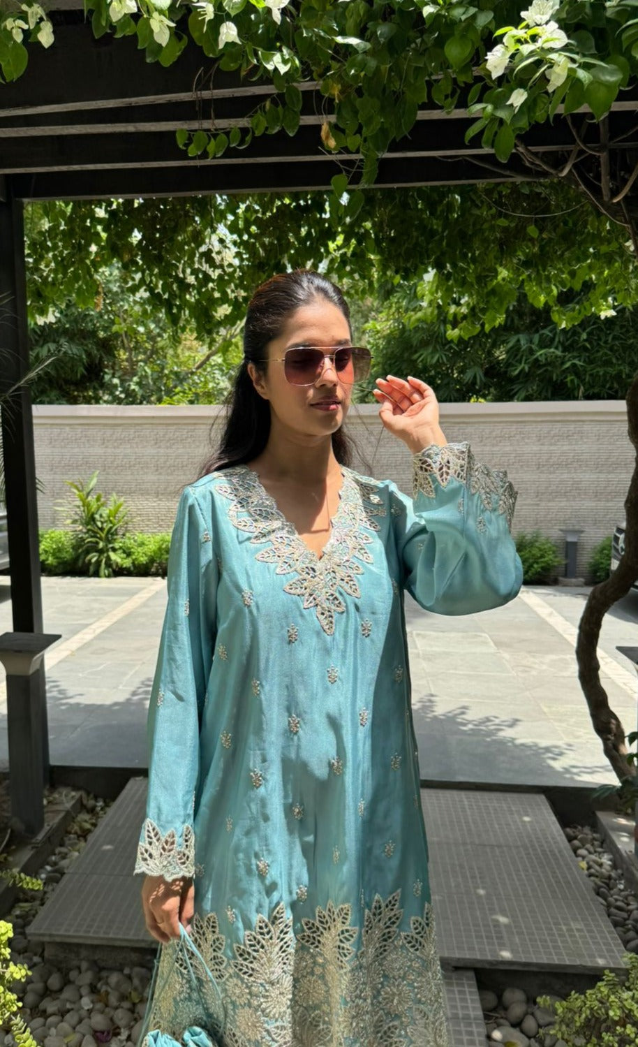 Aaina Ada Tissue Set with Potli - Neelam Pati