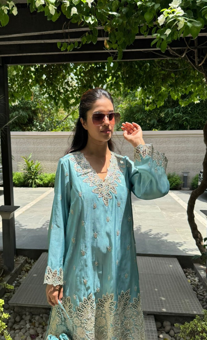 Aaina Ada Tissue Set with Potli - Neelam Pati