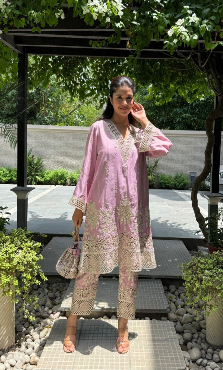 Aaina Ada Tissue Set with Potli - Gulabi Phool