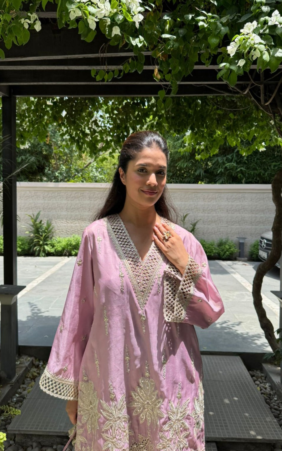 Aaina Ada Tissue Set with Potli - Gulabi Phool