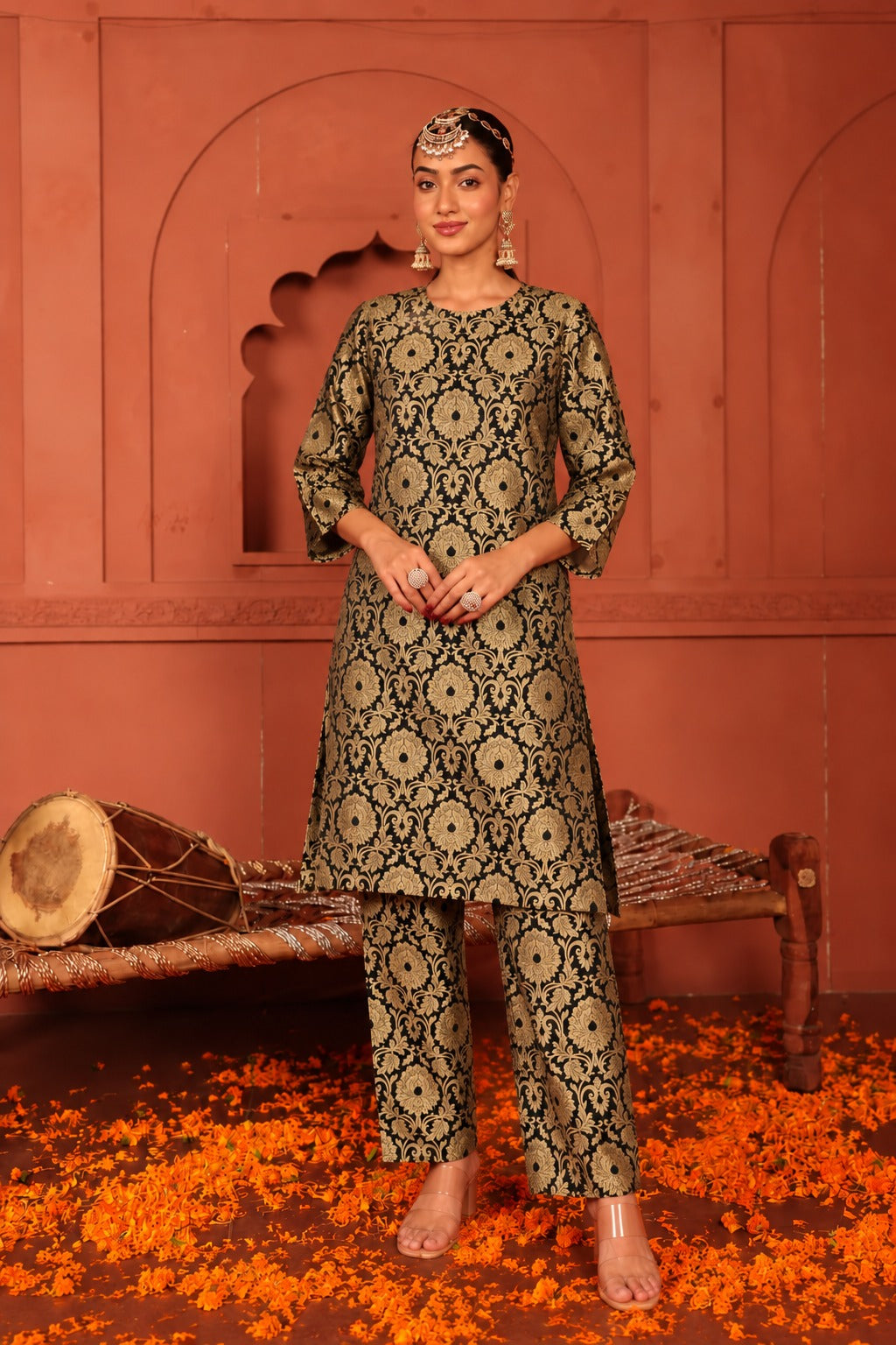 TUNIC WITH BROCADE PANT- BLACK