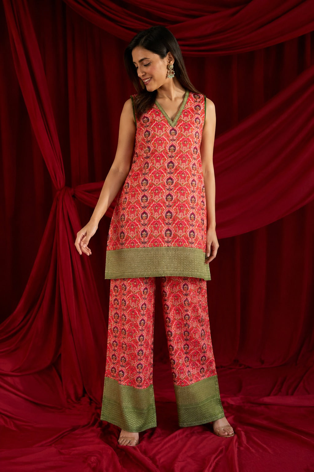BANARASI BEGUM SLEEVELESS TUNIC SET - RED & GREEN