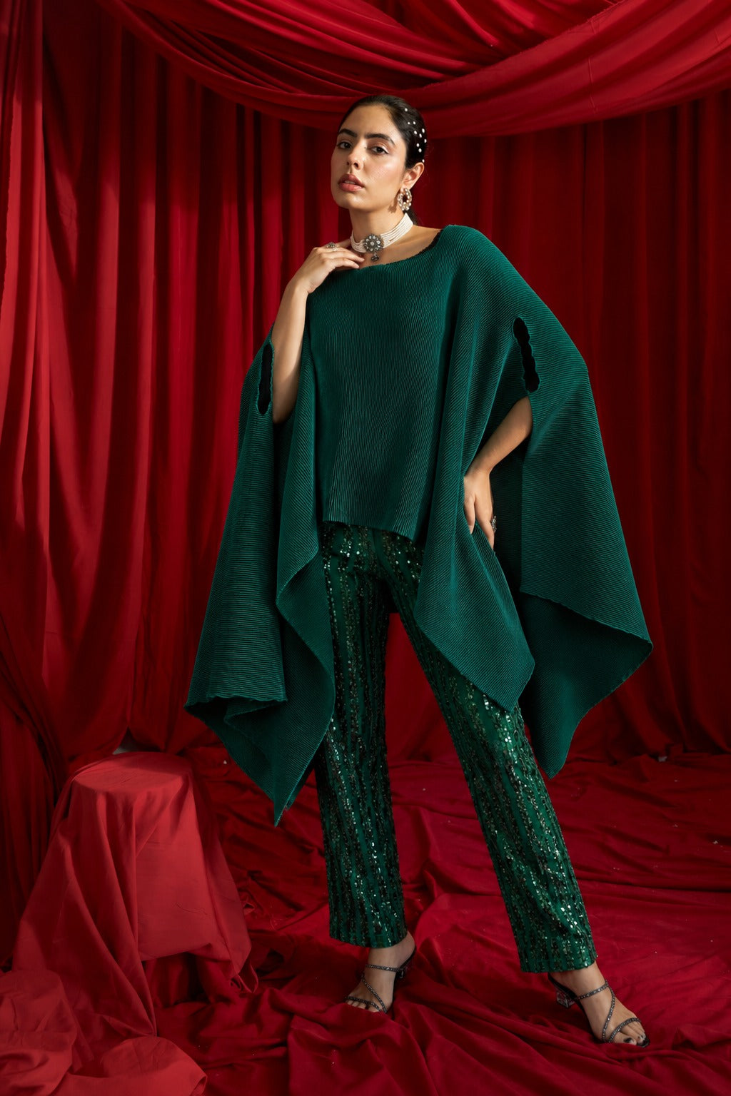 Pleated cape with sequins pant - Green