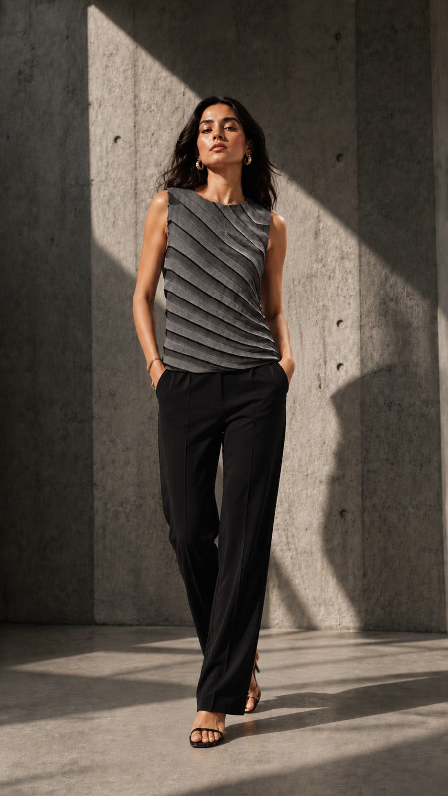 SLEEVELESS TOP-GREY