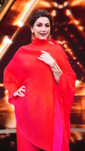 Load image into Gallery viewer, Sonali Bendre in our Avyah Off- Shoulder Cape Set - Magenta