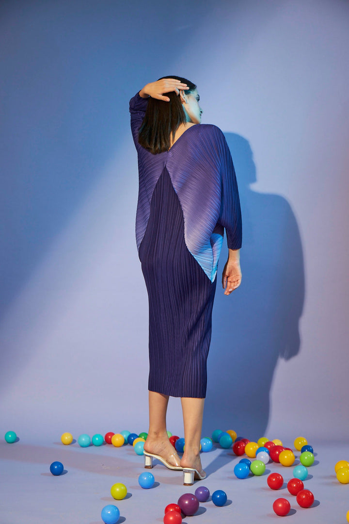 Shop Party wear Blue Kimono Kitsch Silhouette Midi Dress Crafted in Pleated Fabric For Women Online at TASUVURE, Top Fashion Brand for Women's Clothing in India 