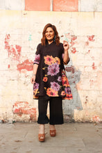 Load image into Gallery viewer, Archana Puran Singh in our Musky Multicoloured Tunic Set - Black