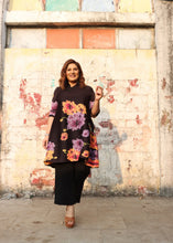 Load image into Gallery viewer, Archana Puran Singh in our Musky Multicoloured Tunic Set - Black
